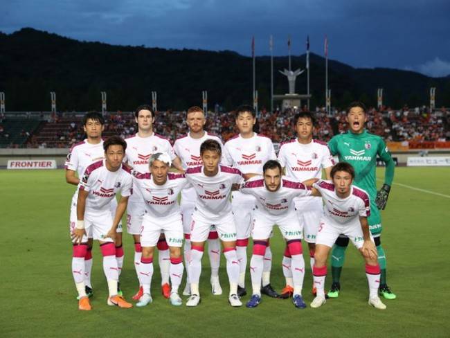 九游体育-费德勒在曼联比赛中出色防守，大比分获胜引发热议！