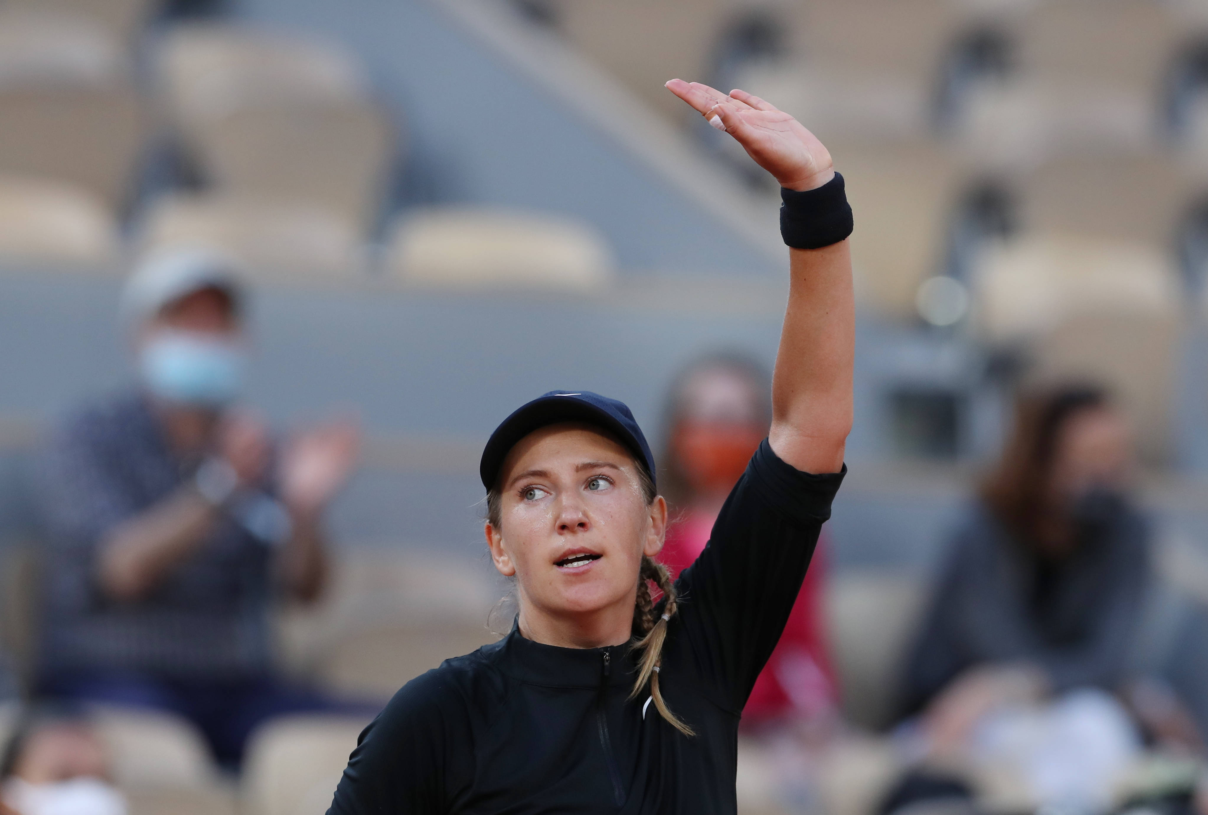 九游体育-阿扎伦卡迎来三赛季高光表现，IG球迷沸腾！的简单介绍