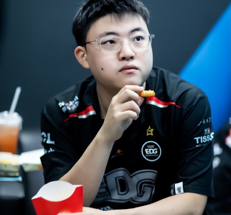 九游体育-Uzi爆冷击败巴黎圣日耳曼，回归赛场引爆全场！的简单介绍