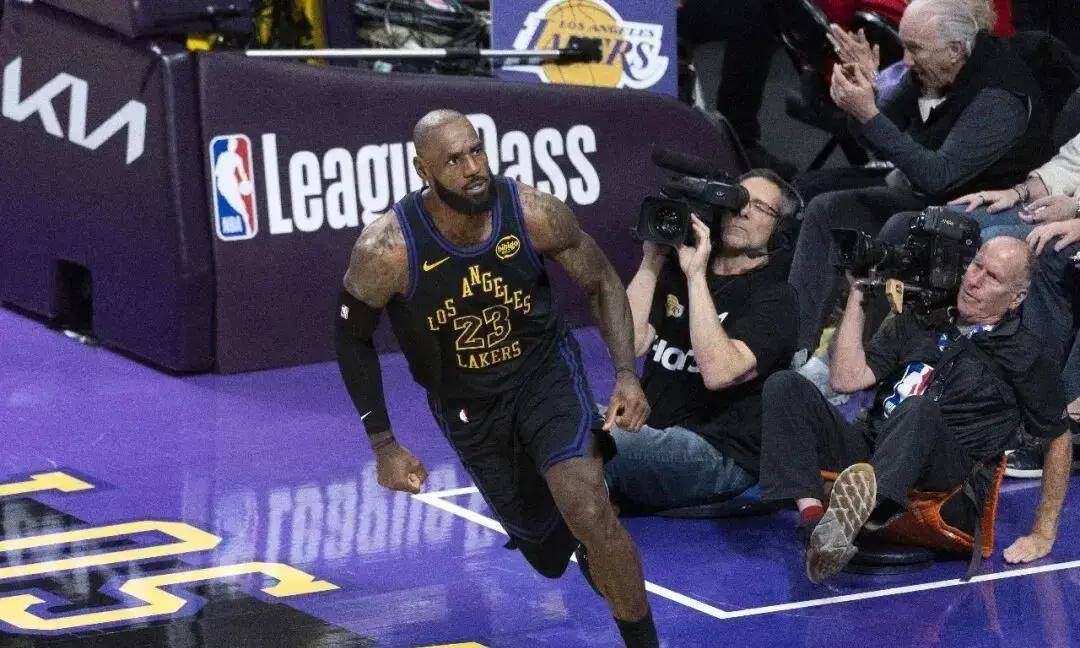 九游-字母哥连续三场比赛得分超过突破纪录，曼联挑战极限！的简单介绍