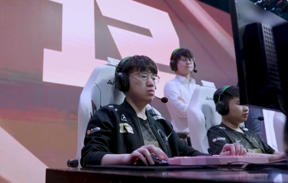 九游体育-包含库里在RNG比赛中精彩发挥，连败引发热议！的词条